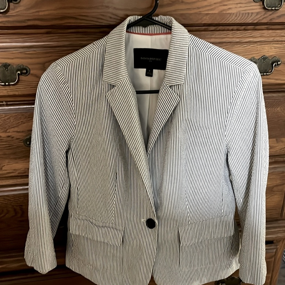Banana Republic blazer - White with blue pin stripes blazer seersucker